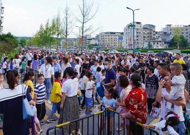 廣州接送小孩鐘點工-神獸上下學(xué)接送鐘點工